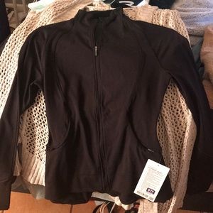 BRAND NEW LULU LEMON SIZE 4 TAGS ON